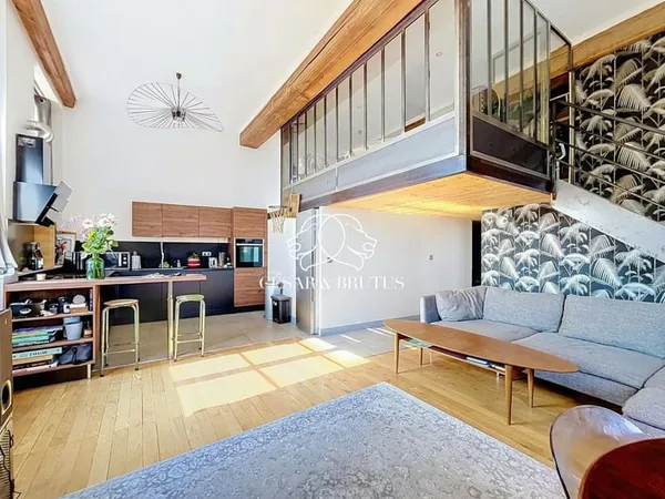 MAGNIFIQUE CANUT EN ETAGE ELEVE AVEC ASCENSEUR