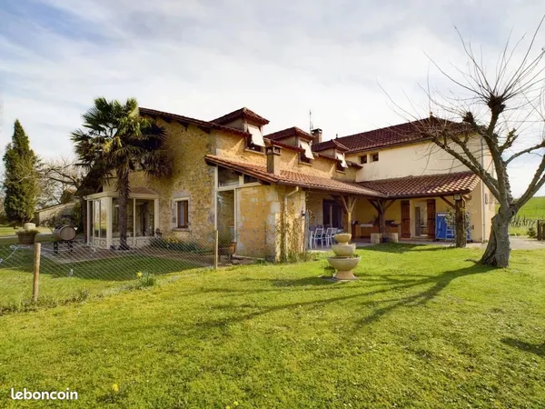 Propriété 16 pièces 319 m²