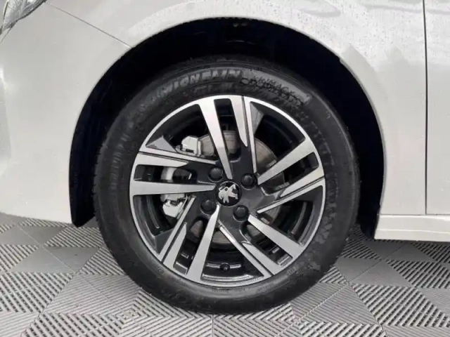 Peugeot 208 1.2 pure tech 100ch s&amp;s allure — photo 11