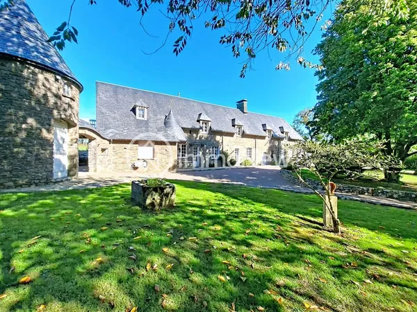 Propriété de caractère/VILLEBAUDON/6 hectares bois et forêt