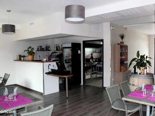 Immeuble de 300 m² - murs restaurant + logement