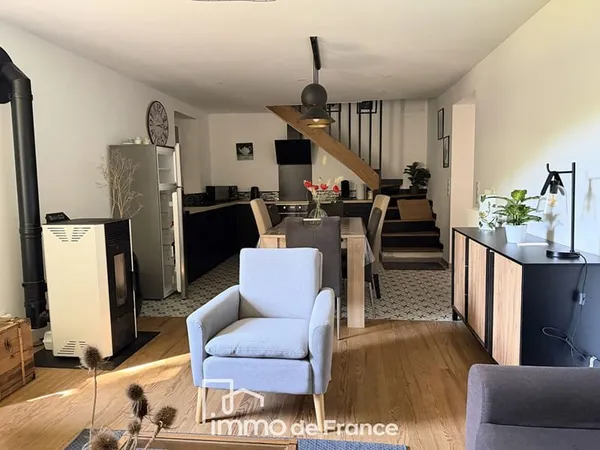 Belle maison en pierre rénovée avec terrain plat