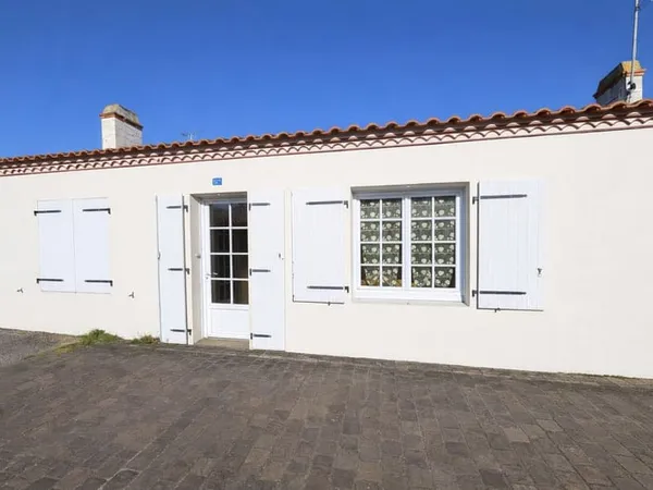Maison fonctionnelle avec extérieur et stationnement Prix attractif, idéale primo-accédant ou invest