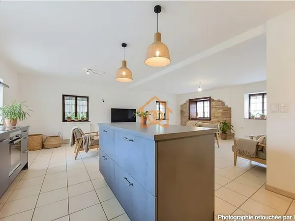 Appartement de plain-pied de 93.60 m² avec pièce de vie de 60.