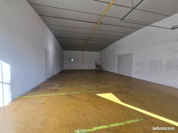 Depot+bureau 260M2