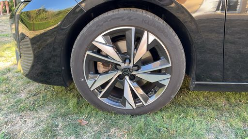 Peugeot 308 1.5 BlueHDi 130 EAT8 - Allure Pack – 2023 – 54298 km – Diesel – Boîte Automatique — photo 23