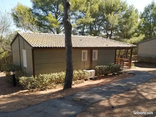 Chalet au milieu de la pinède avec piscine et clim