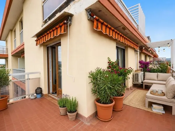 A VENDRE FREJUS 4P AVANT DERNIER ETAGE TERRASSE PARKING