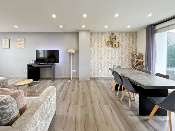 APPARTEMENT DUPLEX - MANTES LA VILLE - Centre Ville - 6Pièces