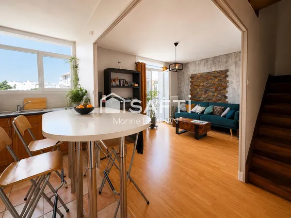 T3 en Duplex traversant avec parking et grenier