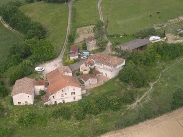 Domaine exceptionnel à 1 heure de Toulouse - 8 bâtiments et dépendances - vue sur les pyrénées