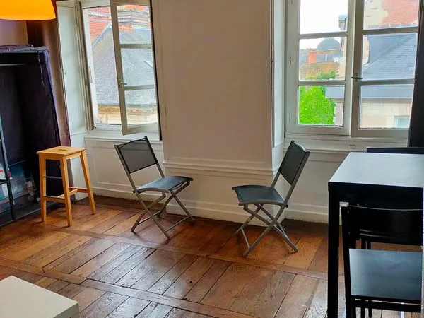 Appartement T1 bis + greniers plein centre historique Rennes