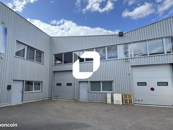 Local d'activité 214 m²