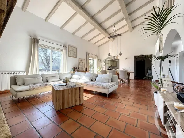 Maison 6 pièces 202 m²