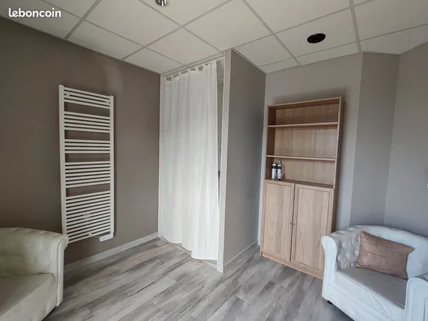Bureau et espace de travail Location Onet-le-Château 11m² 500€