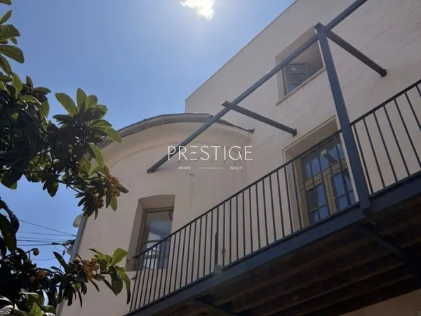 NIMES ECUSSON MAGNIFIQUE T4 REHABILITE A NEUF DE 101 M² AVEC 26