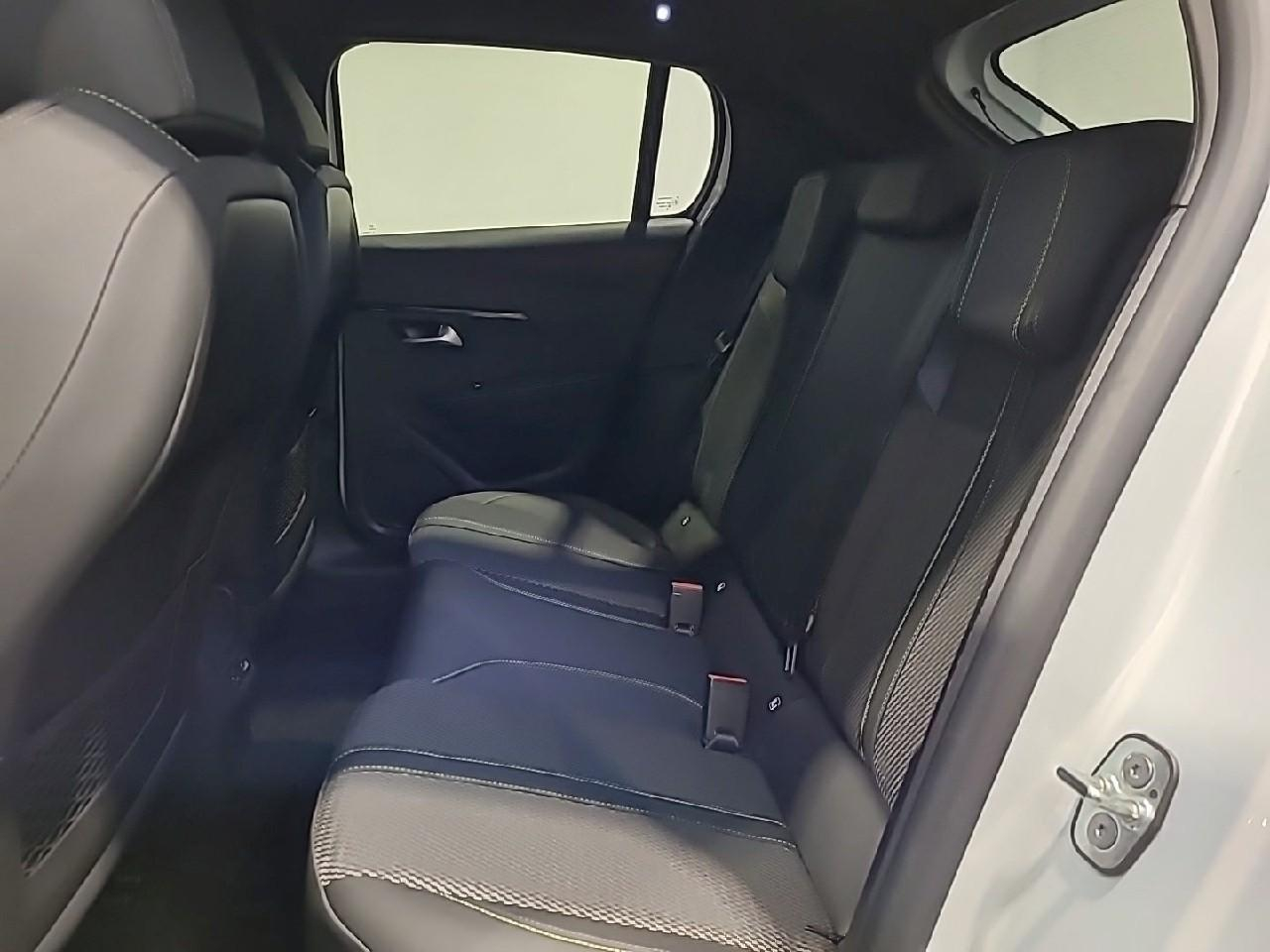Peugeot 208 hybrid 100 e-dcs6 gt — photo 13