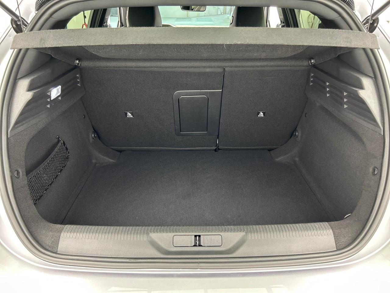 Peugeot 308 hybrid 145 e-dcs6 gt — photo 14