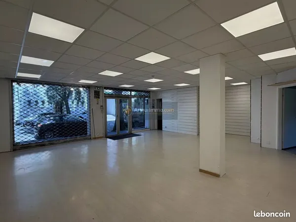 Boutique 81 m² Fréjus