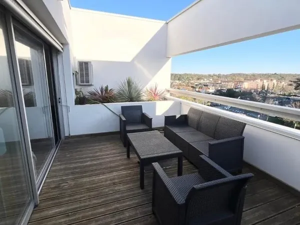 Appartement récent dans immeuble design