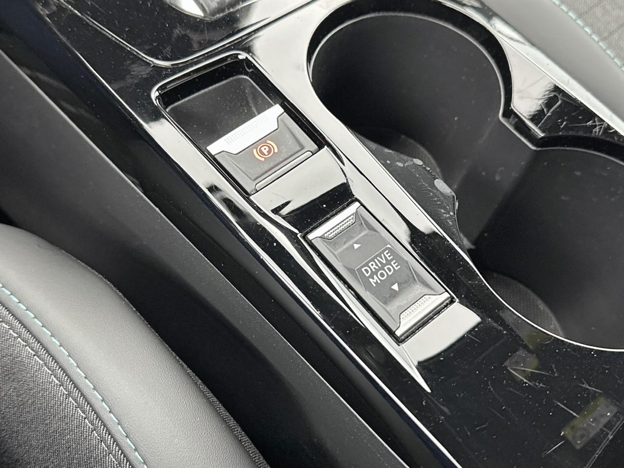 Peugeot 2008 puretech 130 s&s eat8 allure pack — photo 31