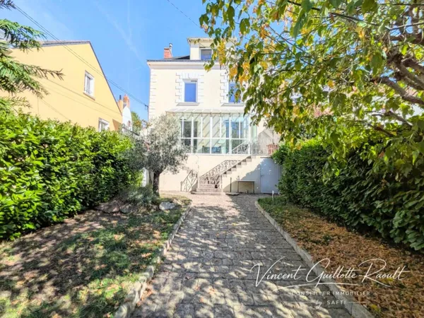 BASSE-INDRE - MAISON FAMILIALE AVEC VUE EXCEPTIONNELLE SUR LA LOIRE ??