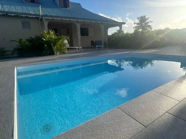 Villa B de 2 chambres avec piscine - Sainte-Anne (Richeplaine)