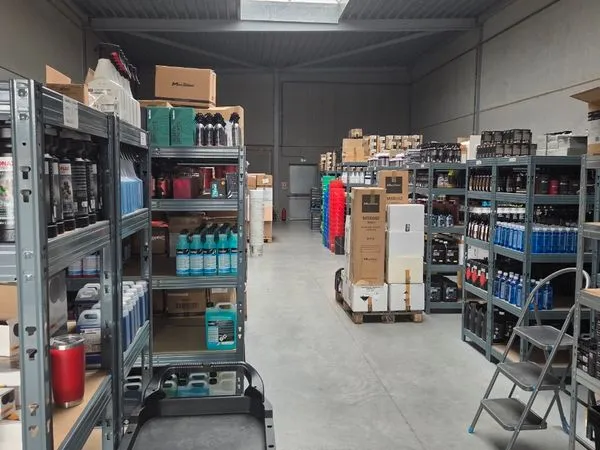Local 240m2 1400/mois