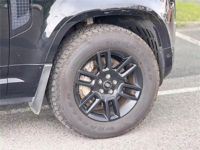 Land Rover Defender 110 d300 mhev bva8 x-dynamic — photo 28
