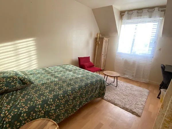 Chambre de 20m2 + salle d'eau privative-proche Rennes-jardin