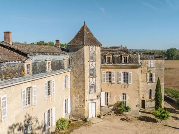 Château 30 pièces 1500 m²