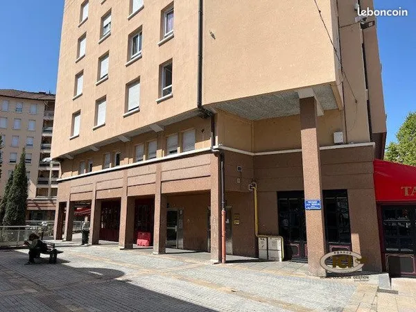 Local 42 m² Annemasse