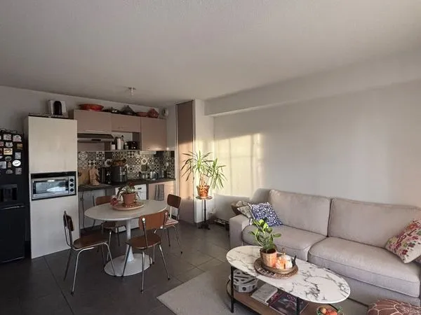 Toulouse Roseraie - T2 de 44 m² avec terrasse bois de 12 m², résidence BBC 2014, parking - Particuli