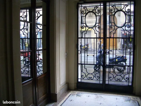 Cave sécurisée 4 m² - Porte blindée - Accès 24/24 - Paris 10