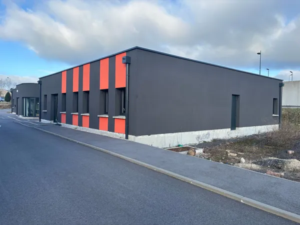 Local professionnel 150 m²