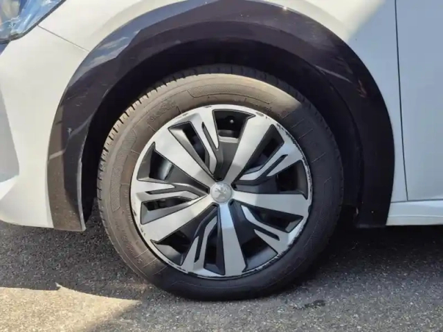 Peugeot 208 e- 136ch active — photo 7