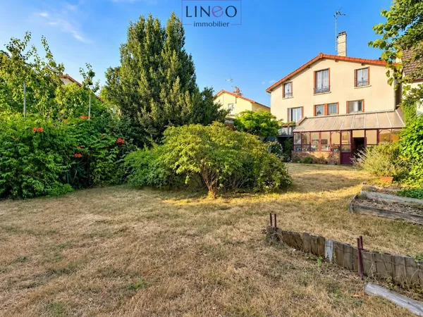 ORLY - MAISON DE CARACTÈRE DES ANNÉES 1930 - 142 M² - JARDIN - VÉRANDA - FORT POTENTIEL