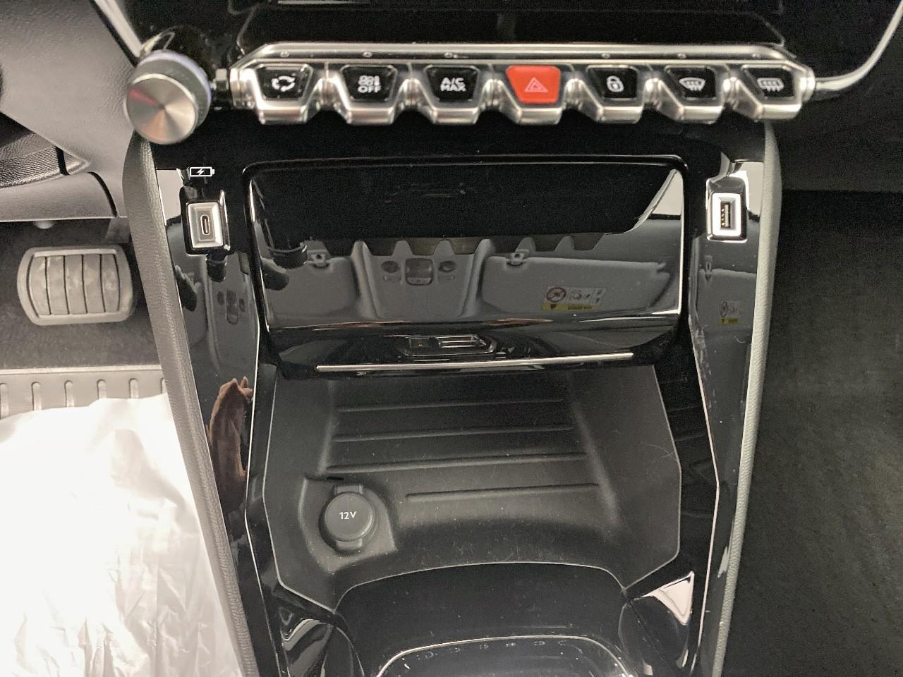 Peugeot 2008 puretech 130 s&s eat8 allure — photo 15
