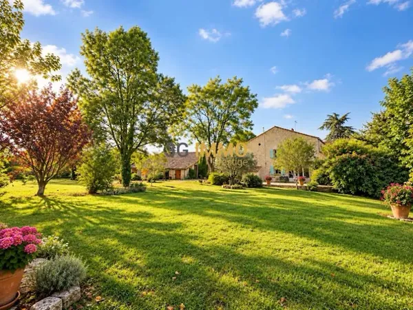 Maison 9 pièces 312 m²
