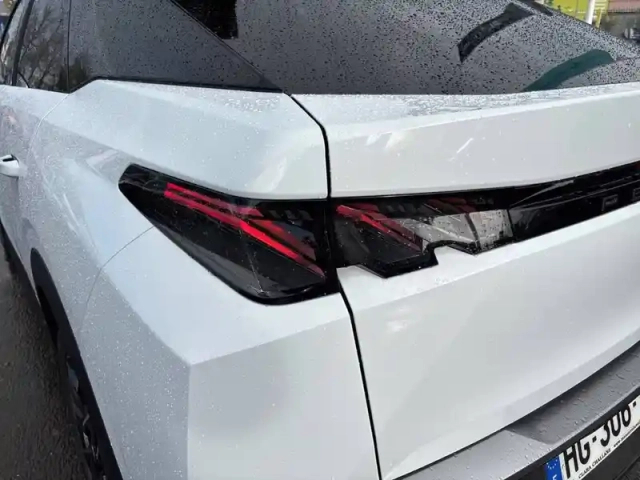 Peugeot 3008 hybrid 145 e-dcs6 — photo 17