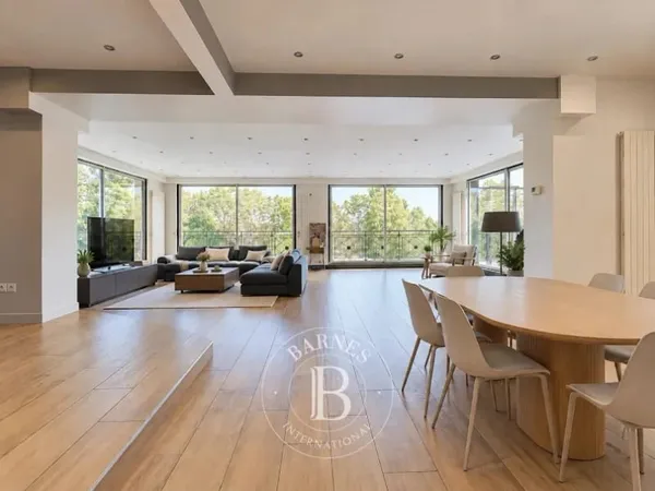 Maison 8 pièces 270 m²