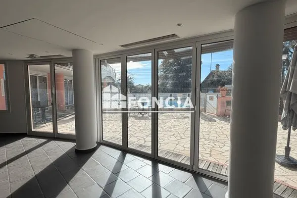 Local 7 pièces 493 m²