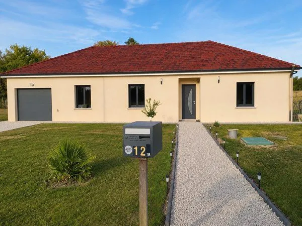 Maison récente de 95 m² sur 4 000 m² de terrain dont 1000m2 encore constructible