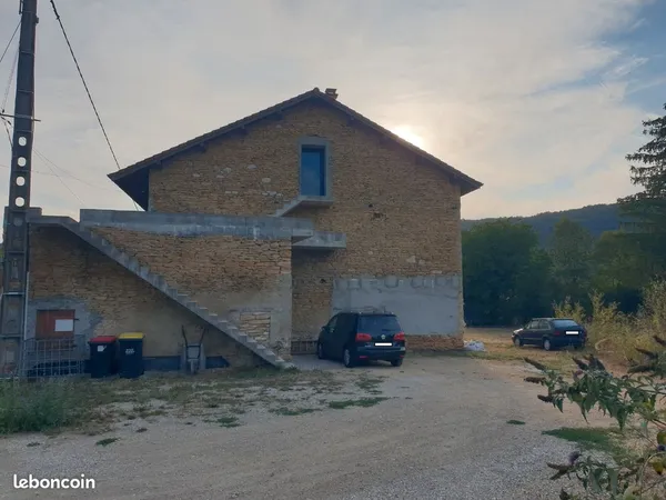 Maison en pierre avec gros potentiel