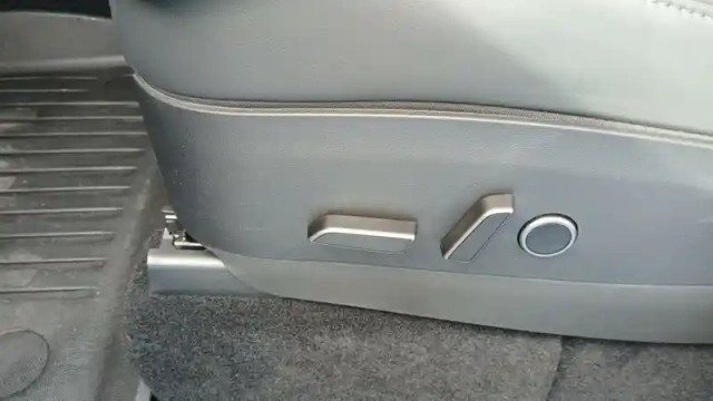 Tesla Model Y standard rwd — photo 41