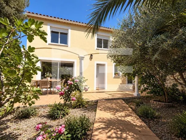 NÎMES - VILLA DE 160 M² AVEC PISCINE ET 6 CHAMBRES