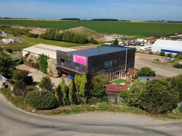 Local d'activité 12 pièces 820 m²