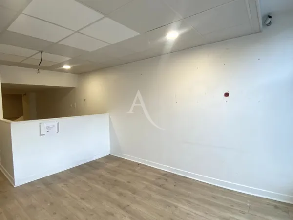 Immeuble commercial 185 m²
