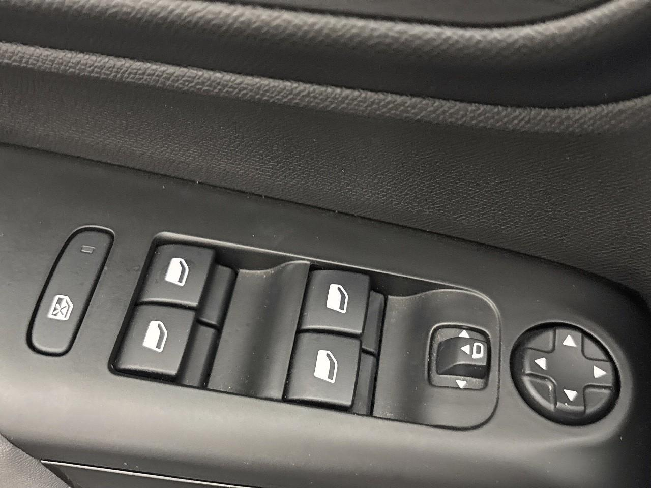 Citroën C5 Aircross hybride rechargeable 225 s&s e-eat8 c-series — photo 26