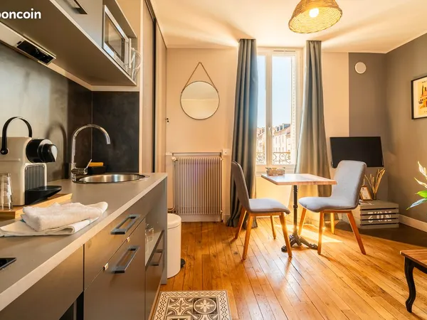 T2 meublé lumineux avec terrasse & jardin - Gare des Bénédictins - Parking